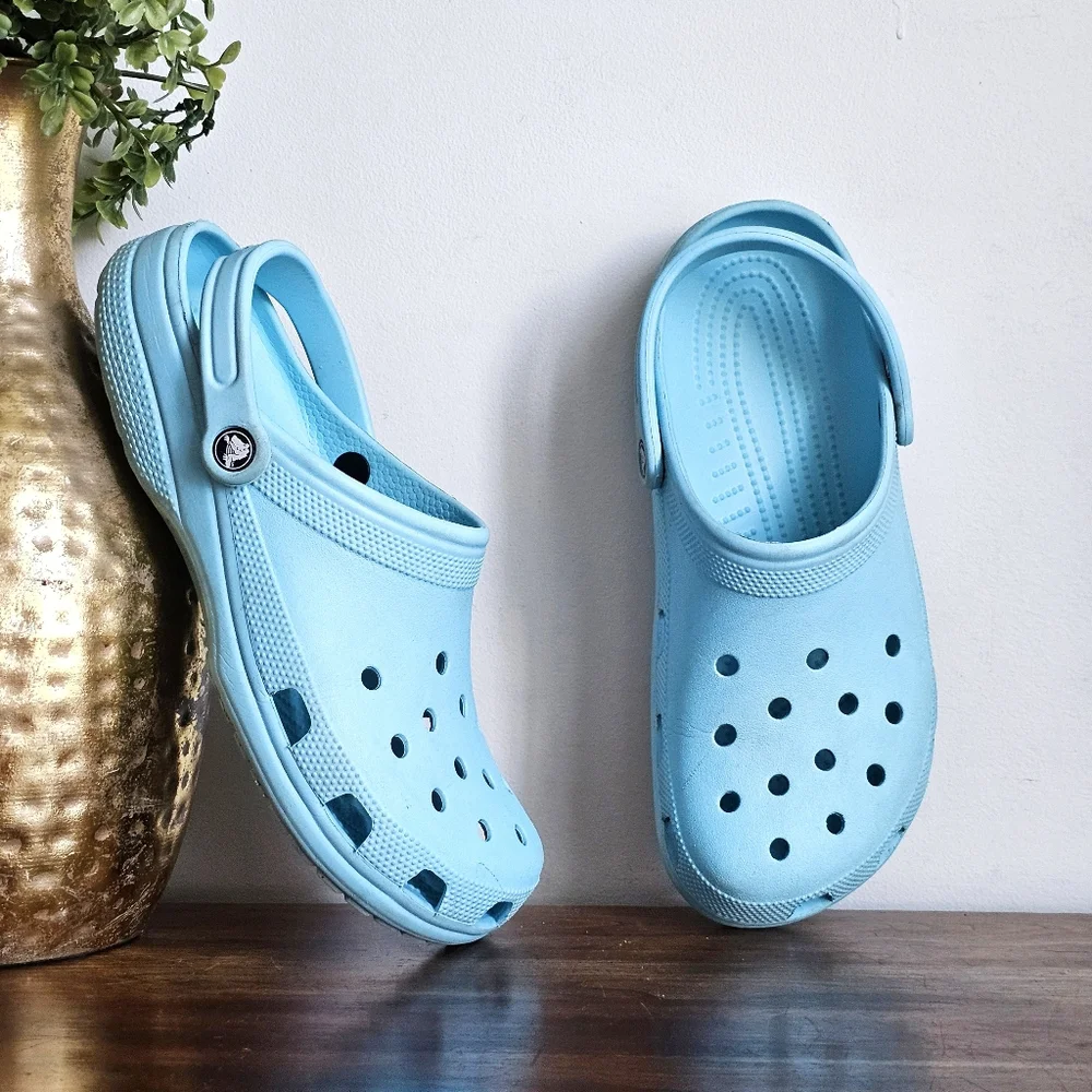 💎 Crocs Classic Clog Light Blue Men’s Size 11 Comfort Slip-On Sandals